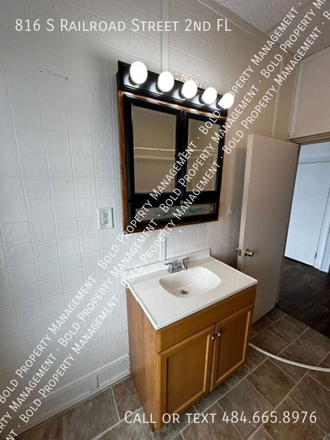 Photo - 816 S Railroad St