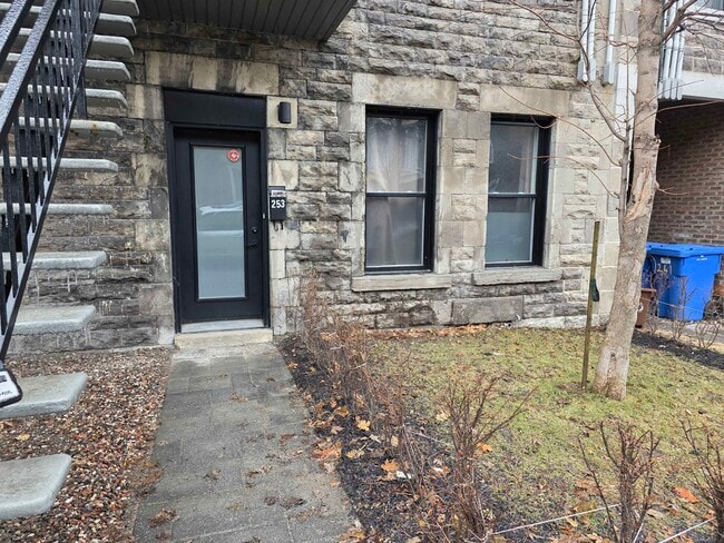 Building Photo - 253 Rue Bourget Unit 253 Rue Bourget