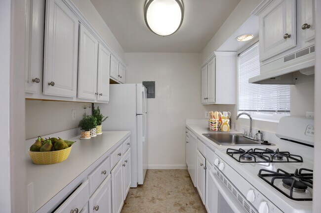 Kitchen (staged) - Legation House