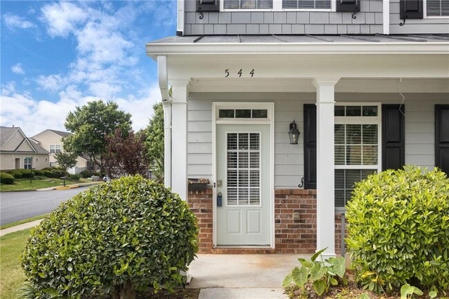 Photo - 544 Georgia Way