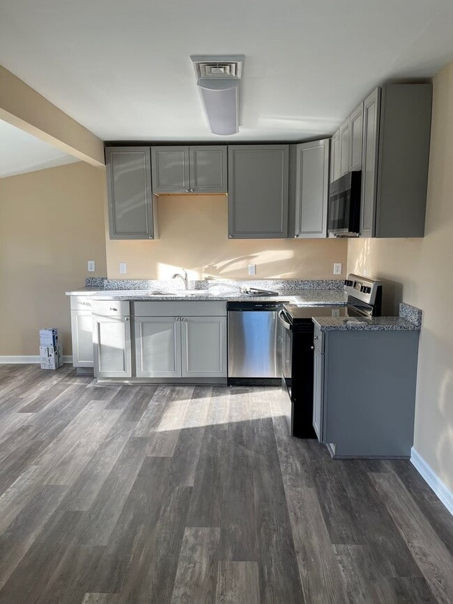 Photo - 3 Bedroom | 2 Bath | 1,098 Sq Ft | Updated Interior