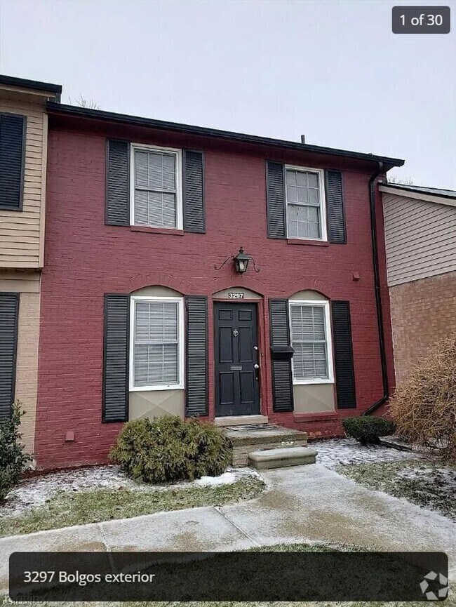 Building Photo - $2,175 Chapel Hill Condo For Rent