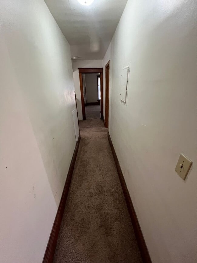 Photo - Large 4 bedroom house east of campus for A... Unidad 1011