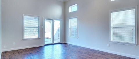 Photo - 160 Angus Dr