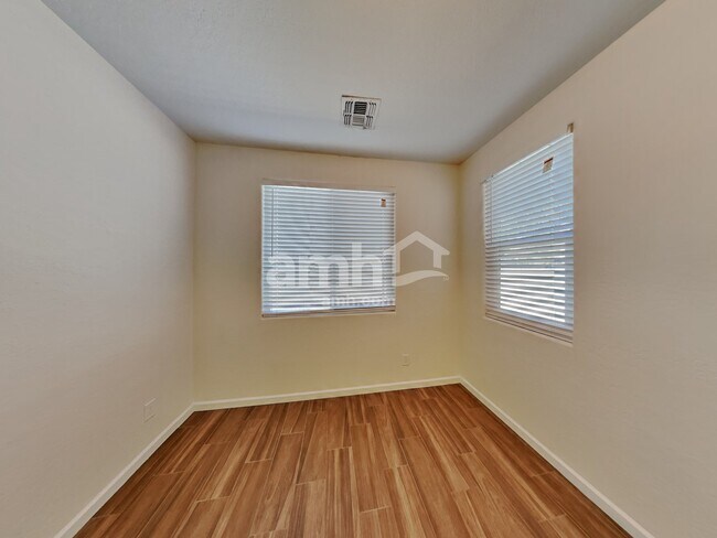 Photo - 10123 E Isleta Ave