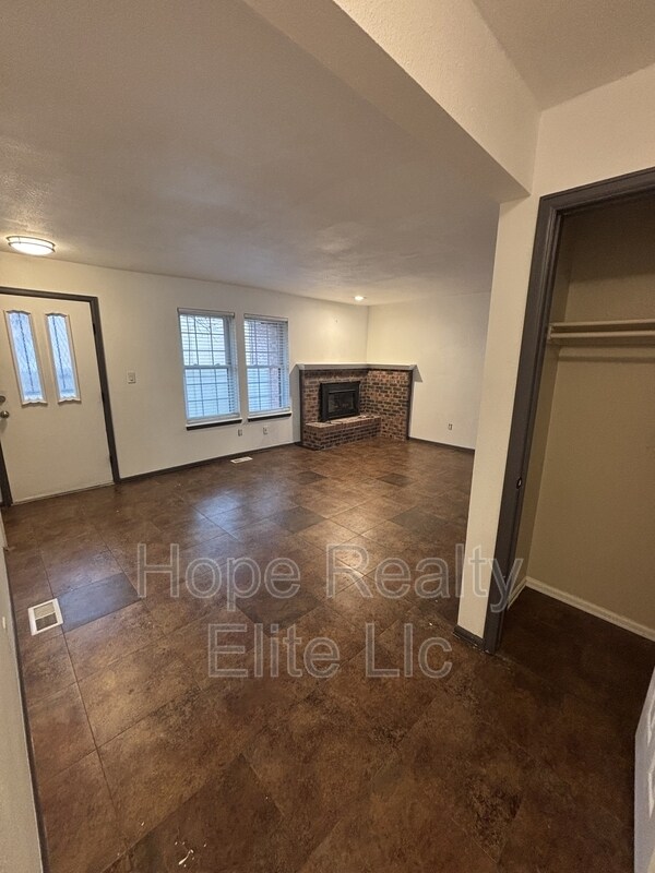 Photo - 2079 Sussex Ln