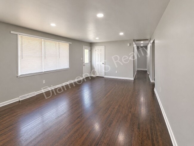 Photo - Spacious 3 Bed, 2 Bath Home with Large Yard Available!