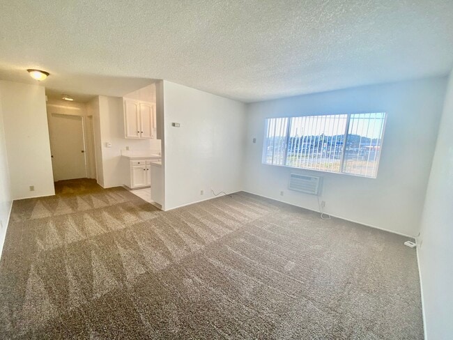 Upper Corner Unit with Utilities INCLUDED!! - Upper Corner Unit with Utilities INCLUDED!! Casa