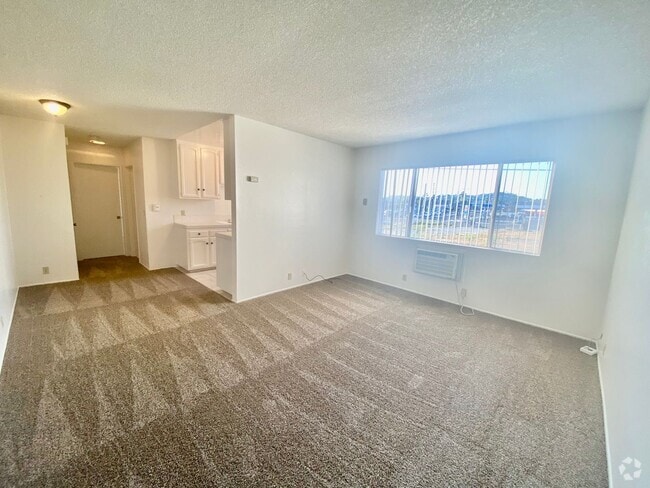 Building Photo - Upper Corner Unit with Utilities INCLUDED!! Rental