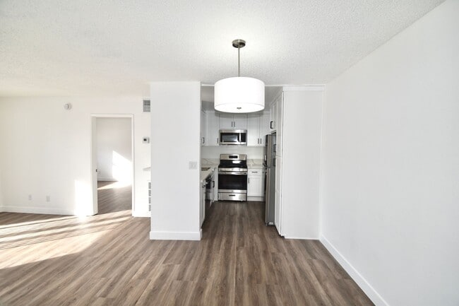 Photo - 12249 Oxnard St Unidad 104