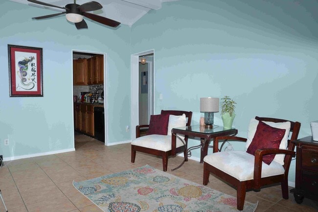 Photo - 139 E 8th St