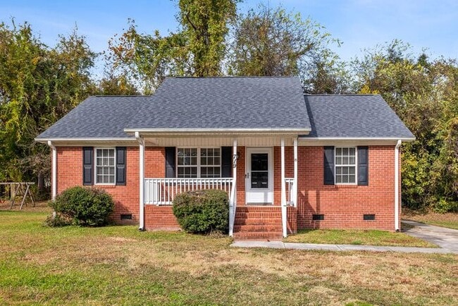 Building Photo - SW - Like New Home! Newer SS Appliances & ...