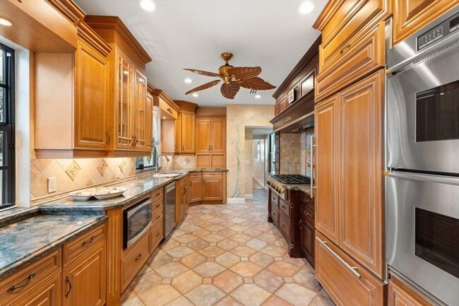 Photo - 114 S Lake Dr