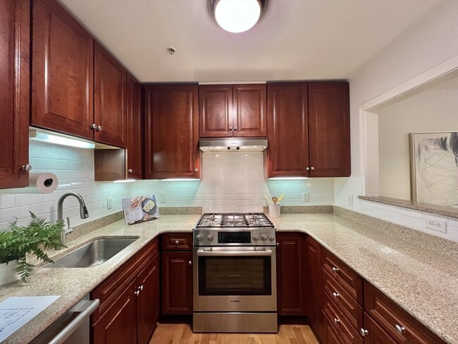 Building Photo - 318 Rindge Ave Unit 103