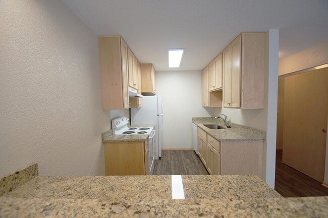 Building Photo - Pinto Suite Unit 213