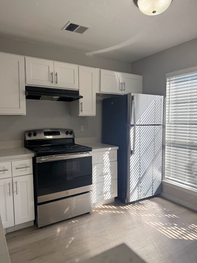 Photo - River Crossing 2 Bed 2 1/2 Bath - 2 Story Townhome