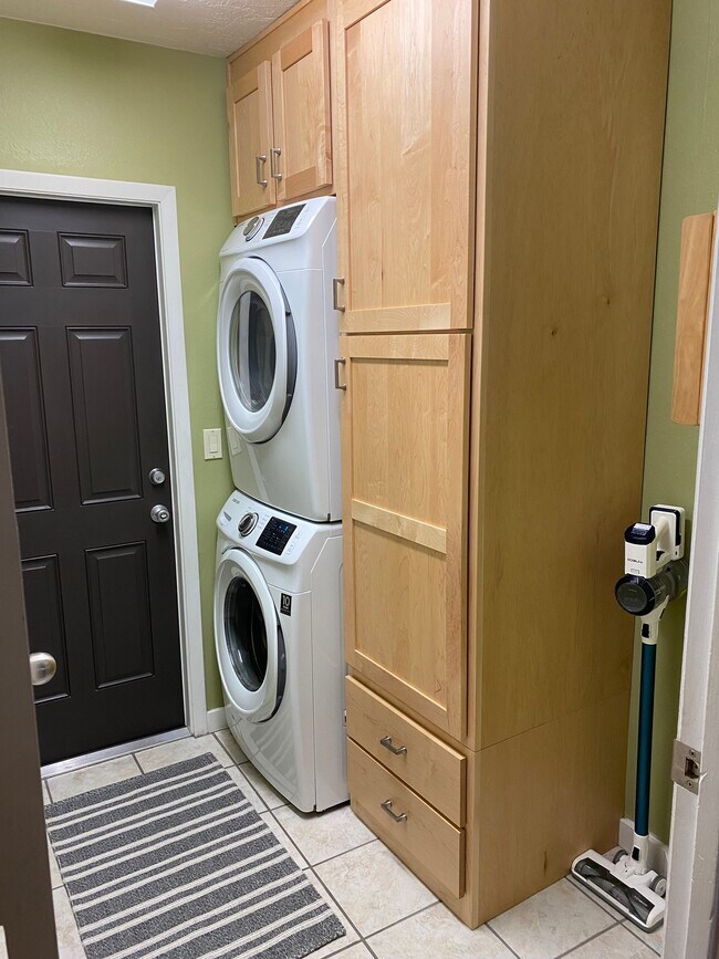 Photo - 4990 Houle Pl