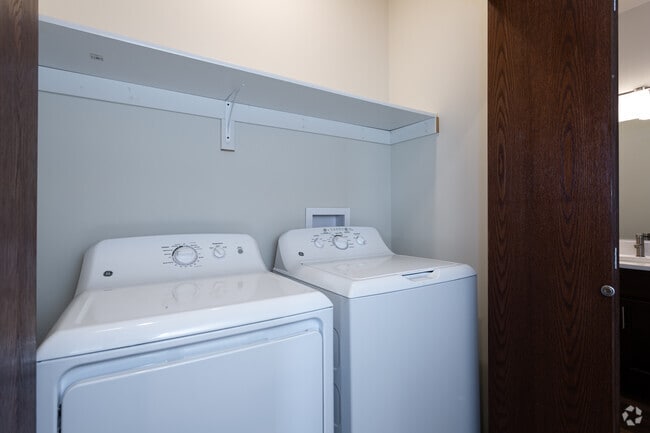 1BA, 1BR - 700 SF - Wilderness Brook Apartments