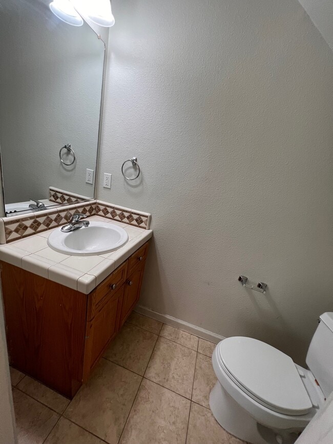 Photo - 415 Hetherington Cir