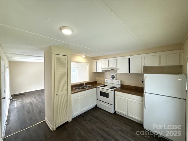 Photo - 300 Huffstetler Rd