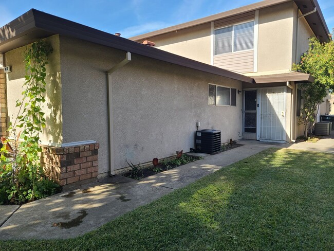 Photo - UPDATED RENTAL IN SACRAMENTO! Unidad 3