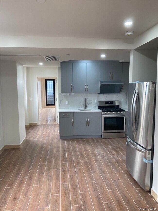 Photo - 42-22 Crescent St Unidad 9B