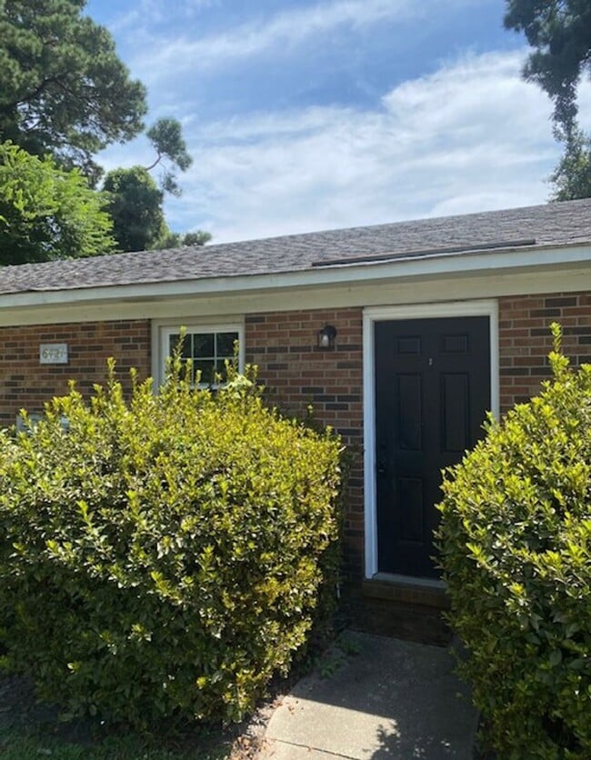 Building Photo - 6421-B Applecross ~ Southwood Rental