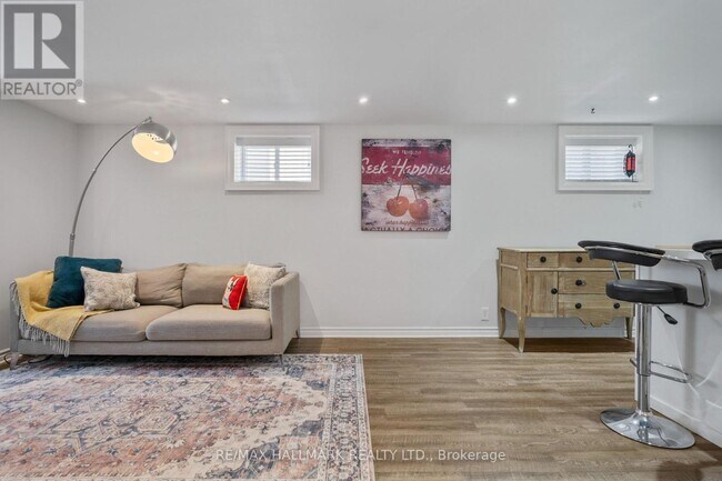 Photo - 19 Guild Hall Dr