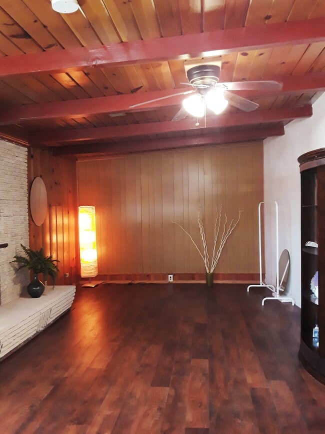 Photo - 298 W 23rd St Unidad Studio