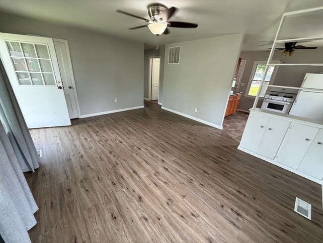 Photo - 1916 S Taft Ave