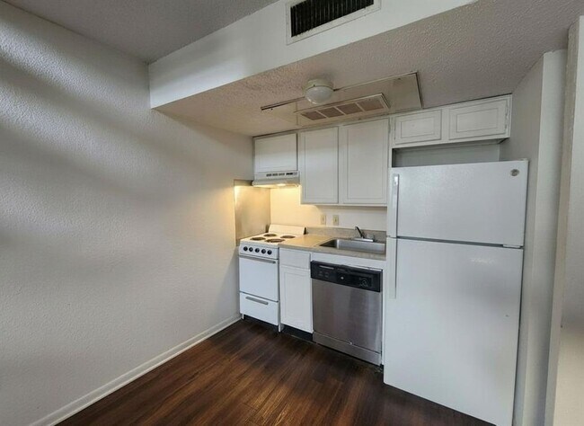 Photo - 701 W 25th St Unit 1