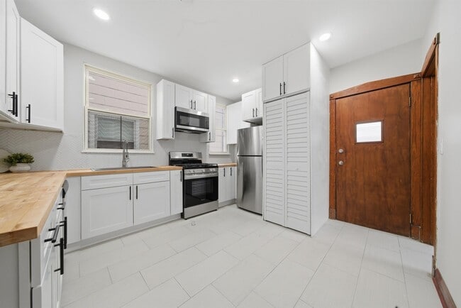 Photo - 4735 N Kilbourn Ave Unit 1