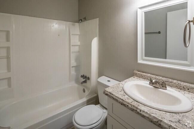 2BR, 1.5BA - 975SF - Bathroom