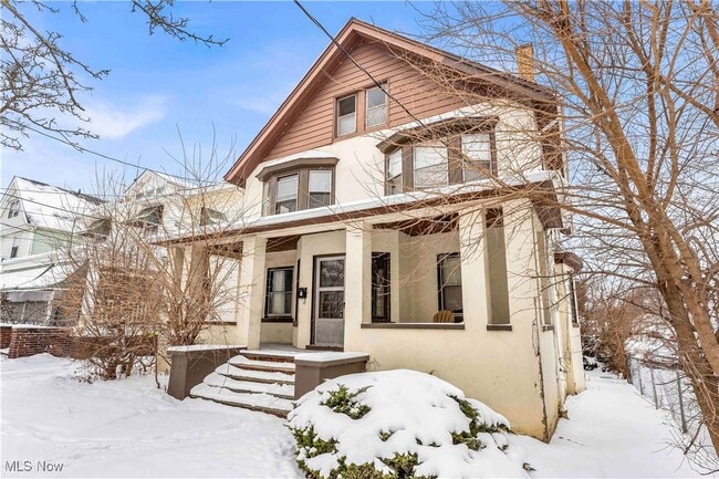 Photo - 4102 Brooklyn Ave Unidad 4104/Left