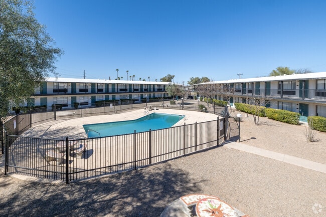 Pool - The Axis - Tucson Apartments