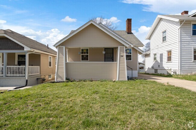 Building Photo - Stunning and Spacious 3 Bedroom House