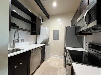 Building Photo - 500 Parkway Dr NE Unit 6