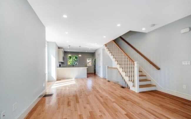 37 Bacon St