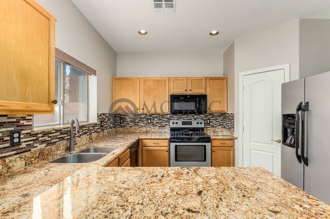 Building Photo - 2737 E La Costa Dr