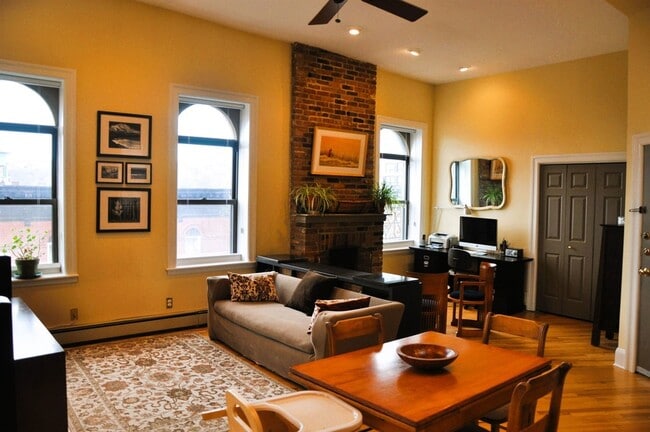 Photo - 163 14th St Unidad 7