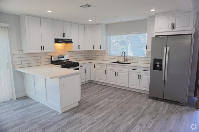 Building Photo - 10332 Jordan Ave Rental