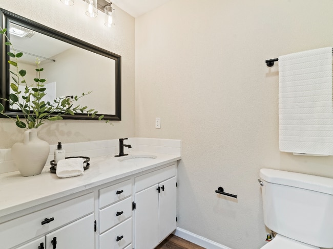 Photo - 2615 E McLoughlin Blvd