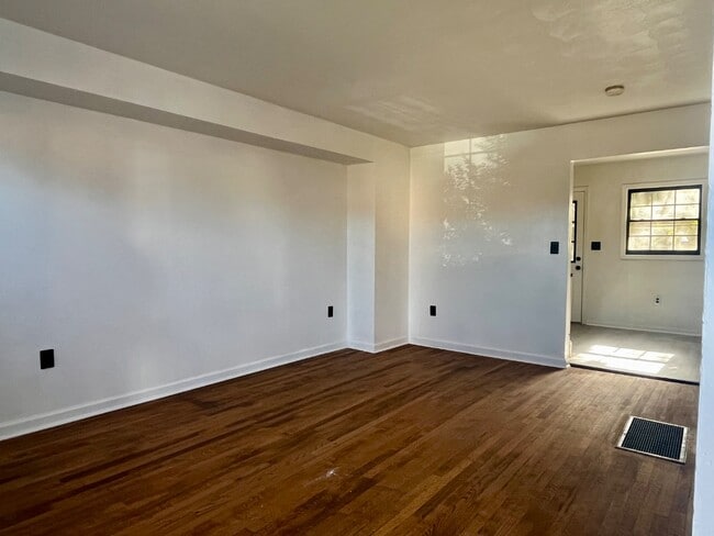 Photo - 820 Whitney Ave NW