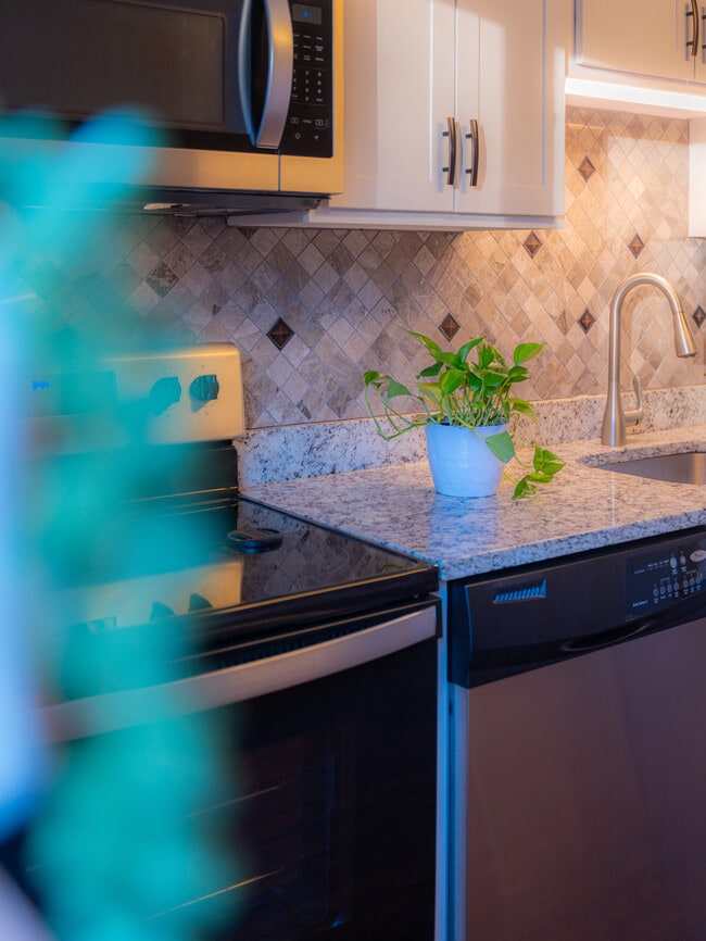 Building Photo - 10 Woodcrest Ct Unit 10 Woodcrest Ct.  4