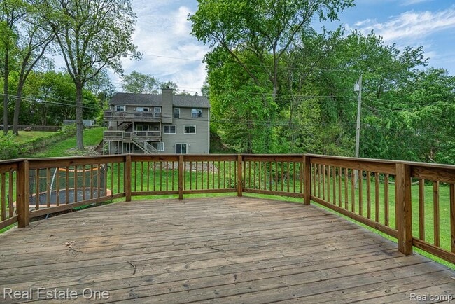 Photo - 668 Sherry Dr