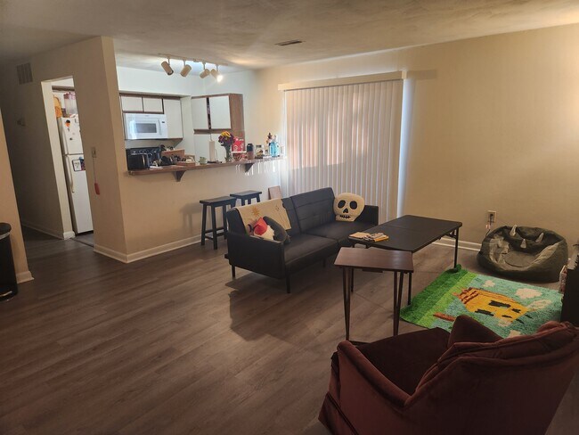 Photo - 803 Claytor Square