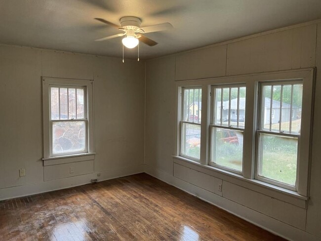 Photo - 1915 E Randolph Ave