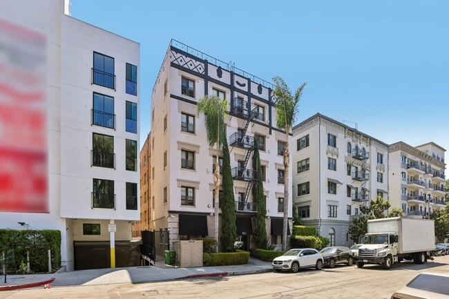 Photo - Cherokee Apts... Spacious Apartments in the Heart of Hollywood! CALL NOW!