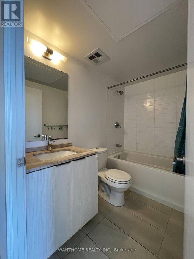 Photo - 11 Wellesley St W Unité 2412