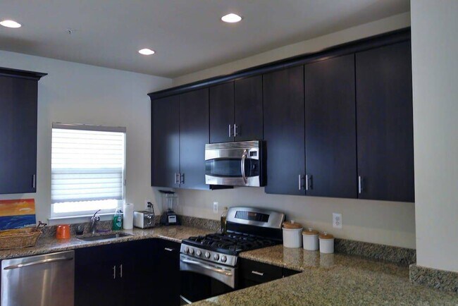 Photo - 4418 Longfellow St